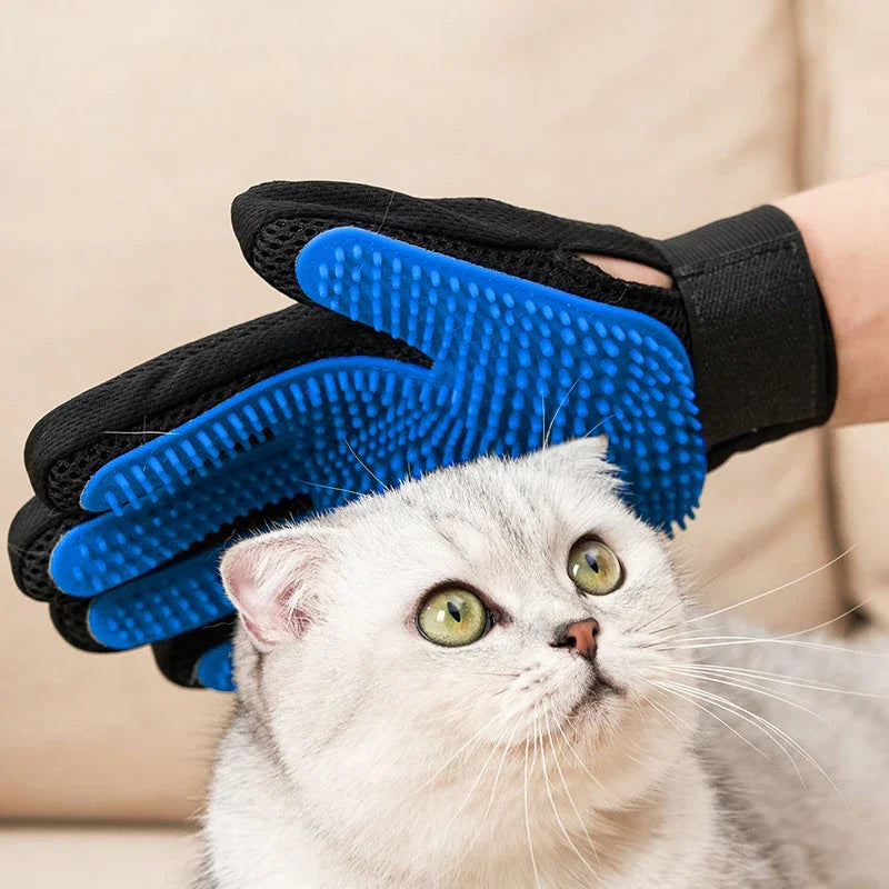 Silicone Pet Grooming & Bathing Glove — Deshedding Made Easy